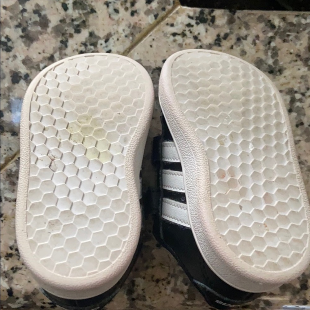 Used Toddler size 4 adidas sneakers - Picture 4 of 5